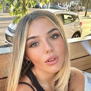 Alexa Nisenson 0011