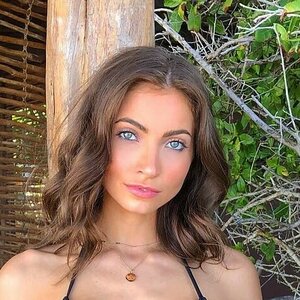 Anna Louis 0015