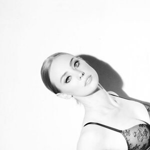 Deborah Ann Woll 0013