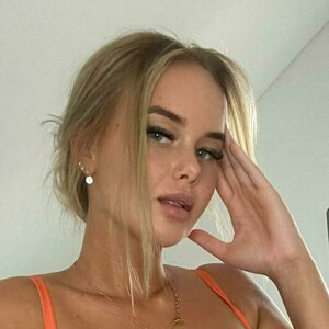 Emily White 0004