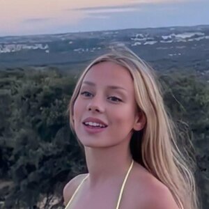 Ester Exposito 0003