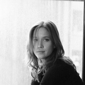 Jessy Schram 0023