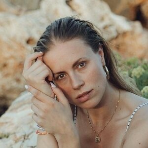 Lara Dandelion Seibert 0016
