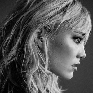 Pom Klementieff 0012