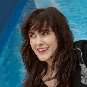 Rachel Brosnahan 0008