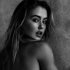 Steph Claire Smith 0062